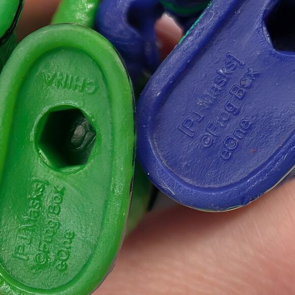 PJ Masks Lot of 5 - 3 posable 3.5" figures, 2 figures 1.5" tall Frog Box Hasbro - Picture 7 of 7